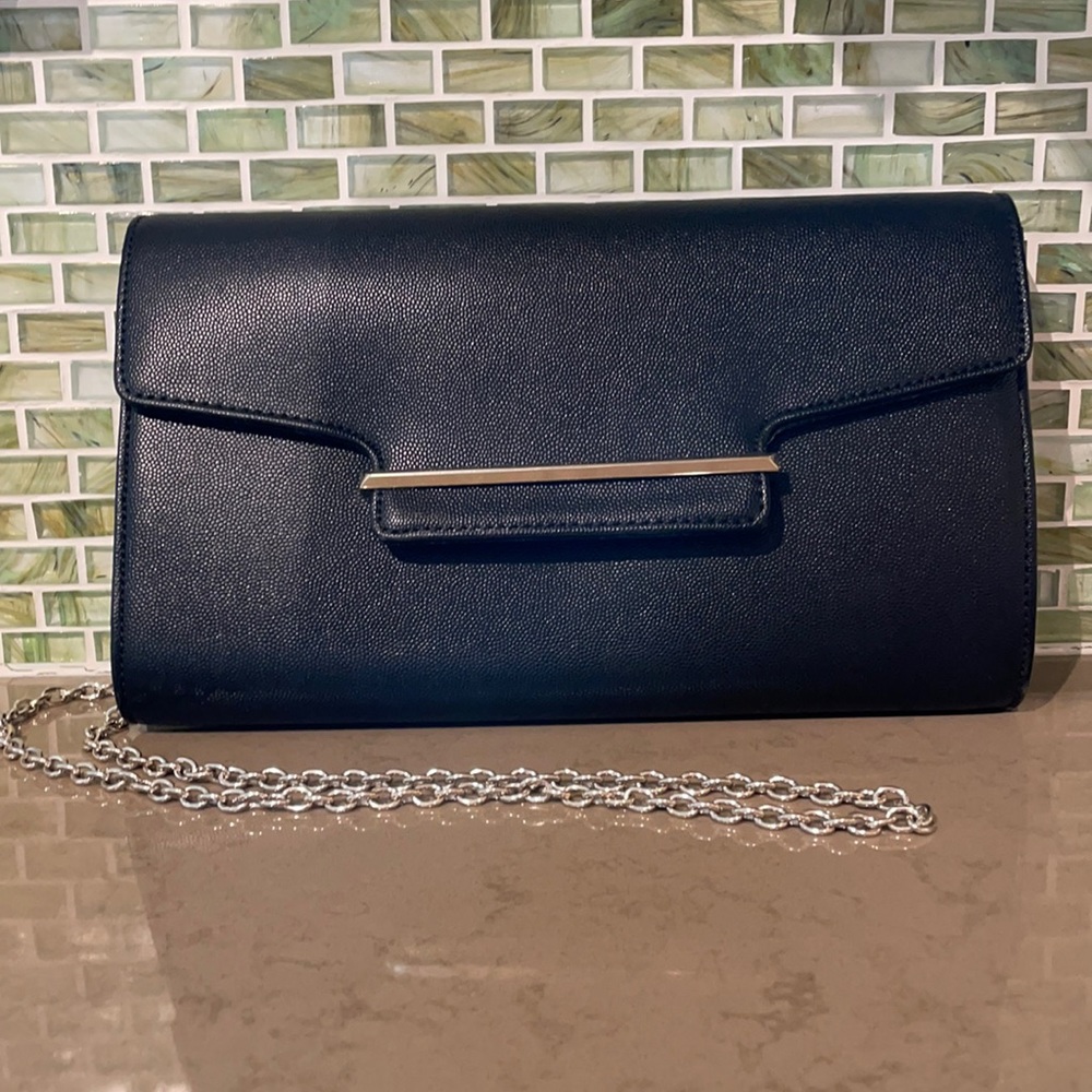 Black crossbody with gold chain